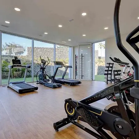 Apartment Edge Luxury Beachfront 3br, 3 Pools, Spa, Gym