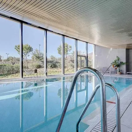 Edge Luxury Beachfront 3br, 3 Pools, Spa, Gym Apartment