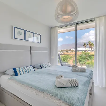 Edge Luxury Beachfront 3br, 3 Pools, Spa, Gym Apartment Estepona