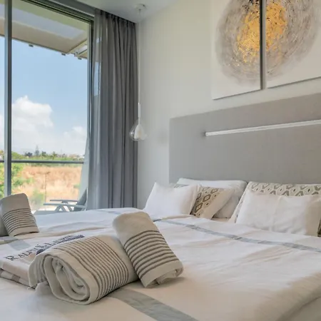 Apartment Edge Luxury Beachfront 3br, 3 Pools, Spa, Gym Estepona