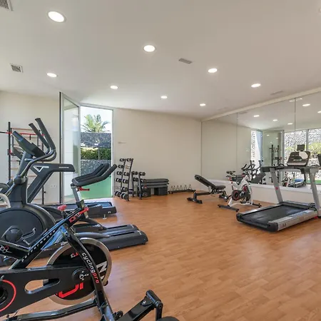 Edge Luxury Beachfront 3br, 3 Pools, Spa, Gym Estepona