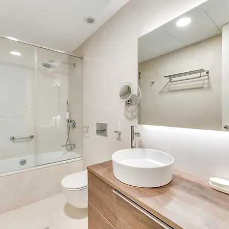 Edge Luxury Beachfront 3br, 3 Pools, Spa, Gym * Estepona
