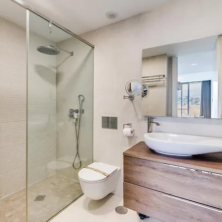 Edge Luxury Beachfront 3br, 3 Pools, Spa, Gym Apartment *