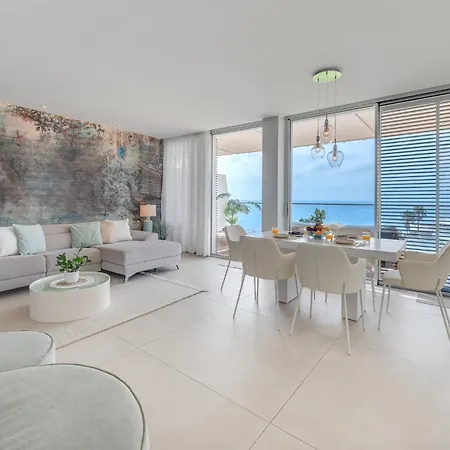 Apartment Edge Luxury Beachfront 3br, 3 Pools, Spa, Gym *