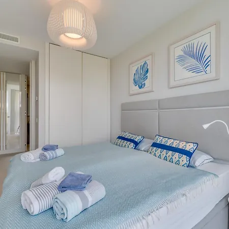 Apartment Edge Luxury Beachfront 3br, 3 Pools, Spa, Gym Estepona