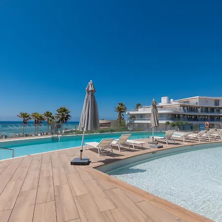 Edge Luxury Beachfront 3br, 3 Pools, Spa, Gym Apartment