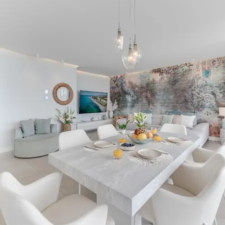 Apartment Edge Luxury Beachfront 3br, 3 Pools, Spa, Gym