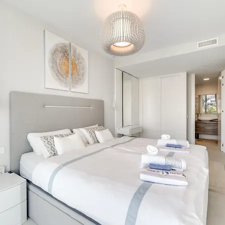 Edge Luxury Beachfront 3br, 3 Pools, Spa, Gym Apartment *