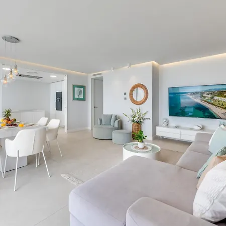 Apartment Edge Luxury Beachfront 3br, 3 Pools, Spa, Gym *
