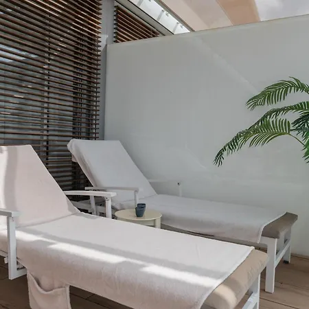 Edge Luxury Beachfront 3br, 3 Pools, Spa, Gym Apartment Estepona